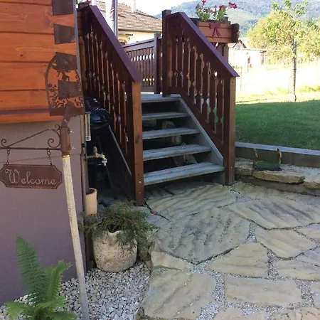 Colline Et Lou Dağ evi *